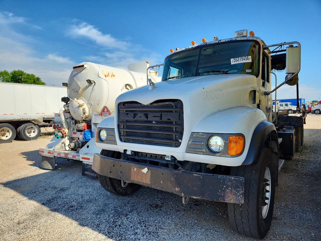 2007 MACK All other VIN 1M2AG11C57M063902 photo 2