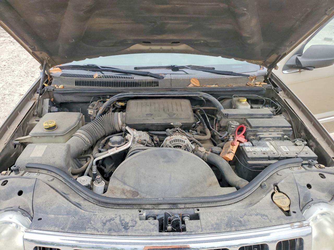 2005 JEEP Cherokee VIN 1J8HS58N85C696745 photo 12