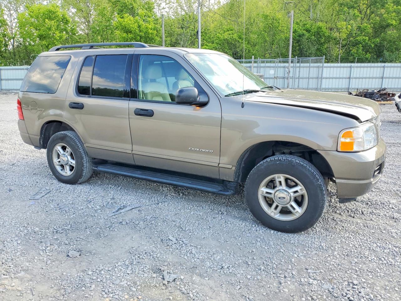 2004 Ford Explorer VIN 1FMZU73K24UB14285 photo 4