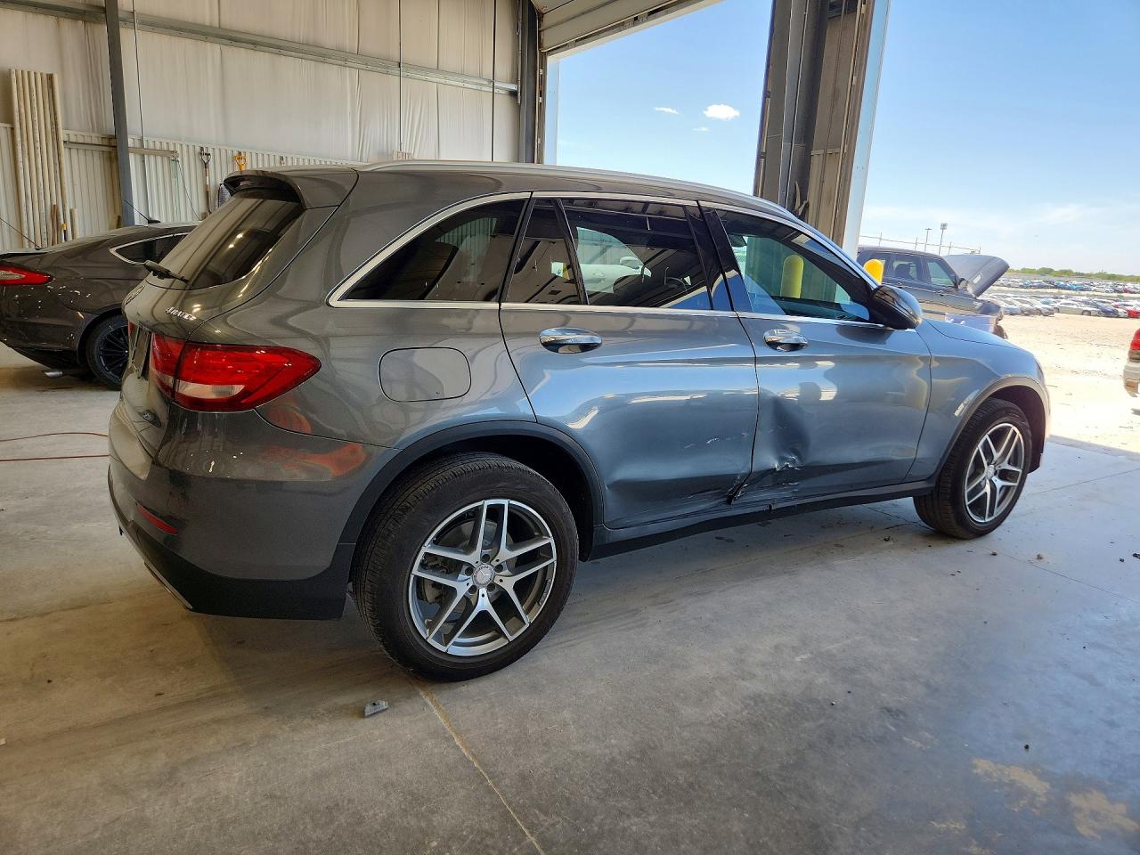 2016 Mercedes-Benz Glc class VIN WDC0G4KB3GF087282 photo 3