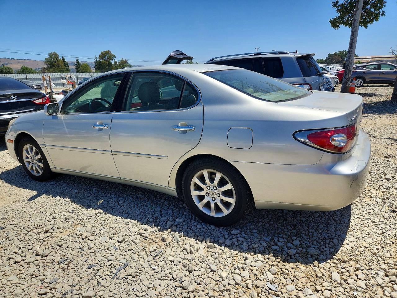 2004 Lexus Es330 VIN JTHBA30G845010030 photo 2