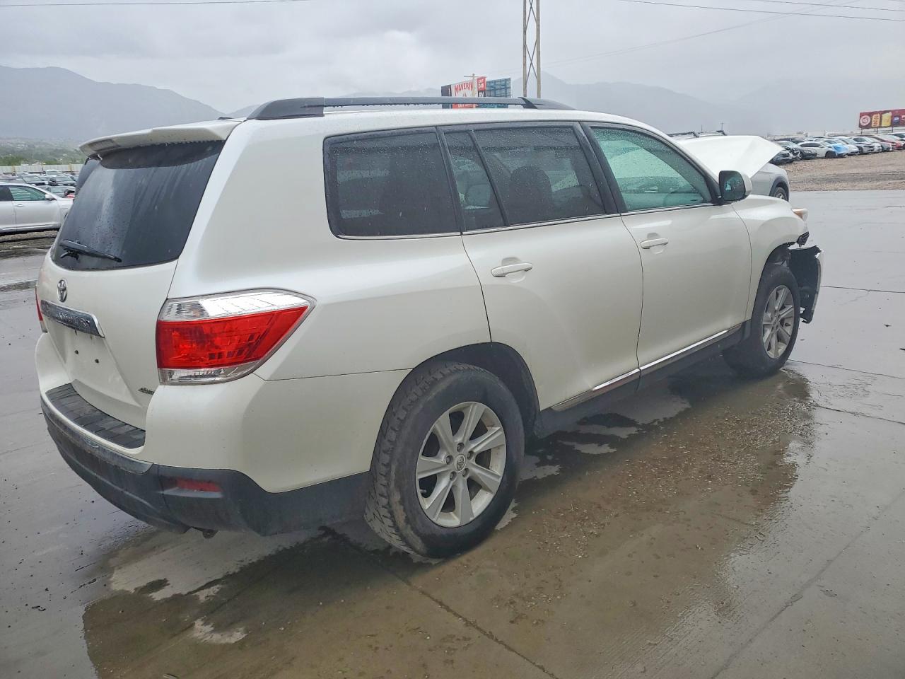2012 Toyota Highlander VIN 5TDBK3EH1CS166869 photo 3
