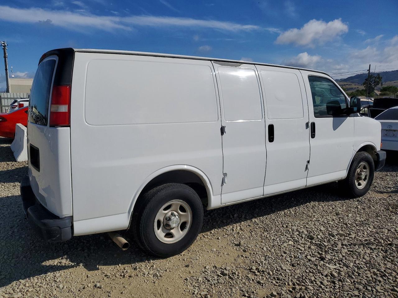 2008 CHEV Express VIN 1GCFG15X281104707 photo 3