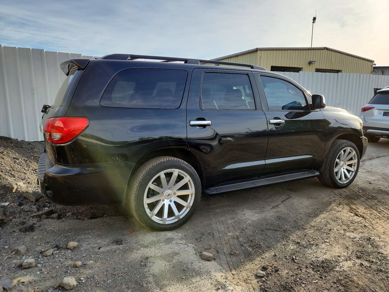 2010 Toyota Sequoia VIN 5TDJY5G14AS034434 photo 3