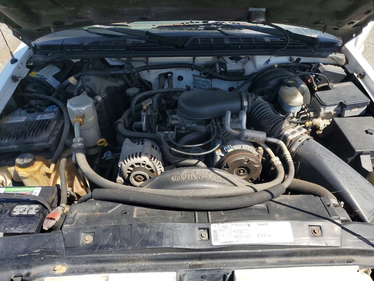 1999 GMC Sonoma VIN 1GTCS19XXX8500479 photo 11