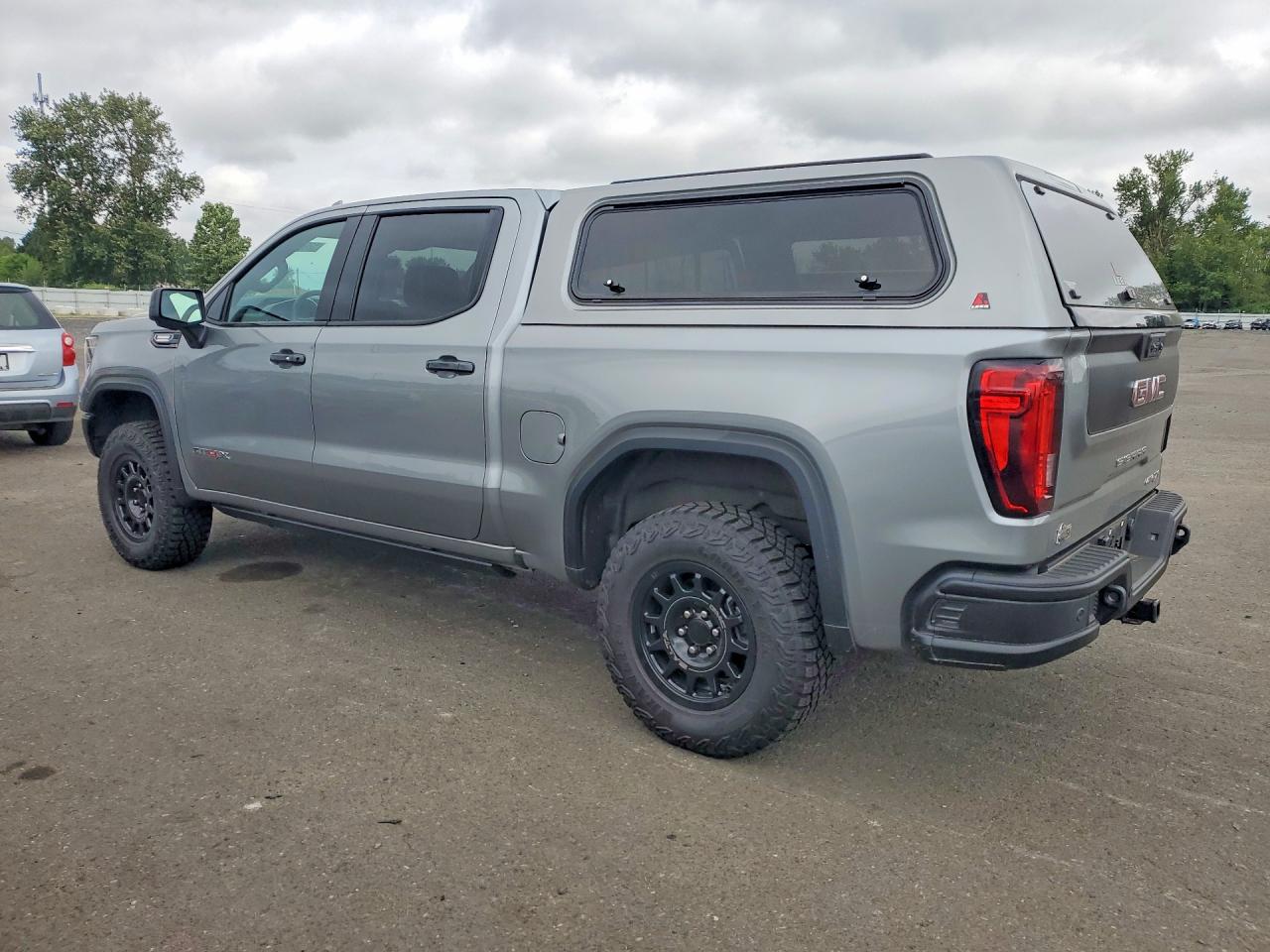 2026 GMC SIERRA VIN 3GTUUFE84TG145193 photo 2