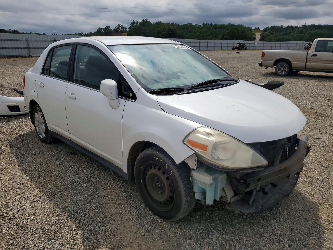 2008 Nissan Versa VIN 3N1BC11E08L389840 photo 4