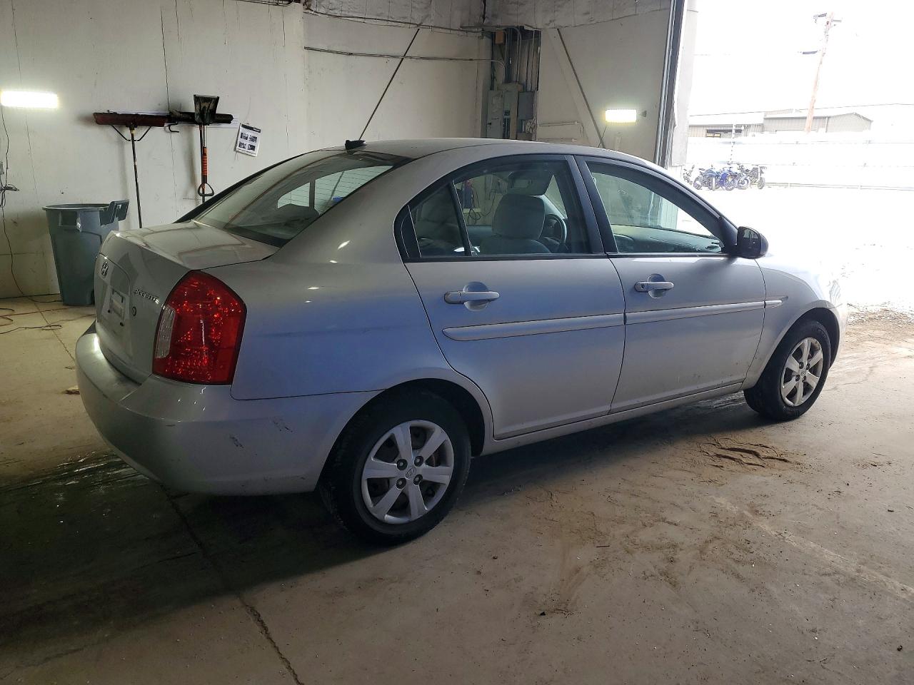 2010 Hyundai Accent VIN KMHCN4AC6AU421256 photo 3