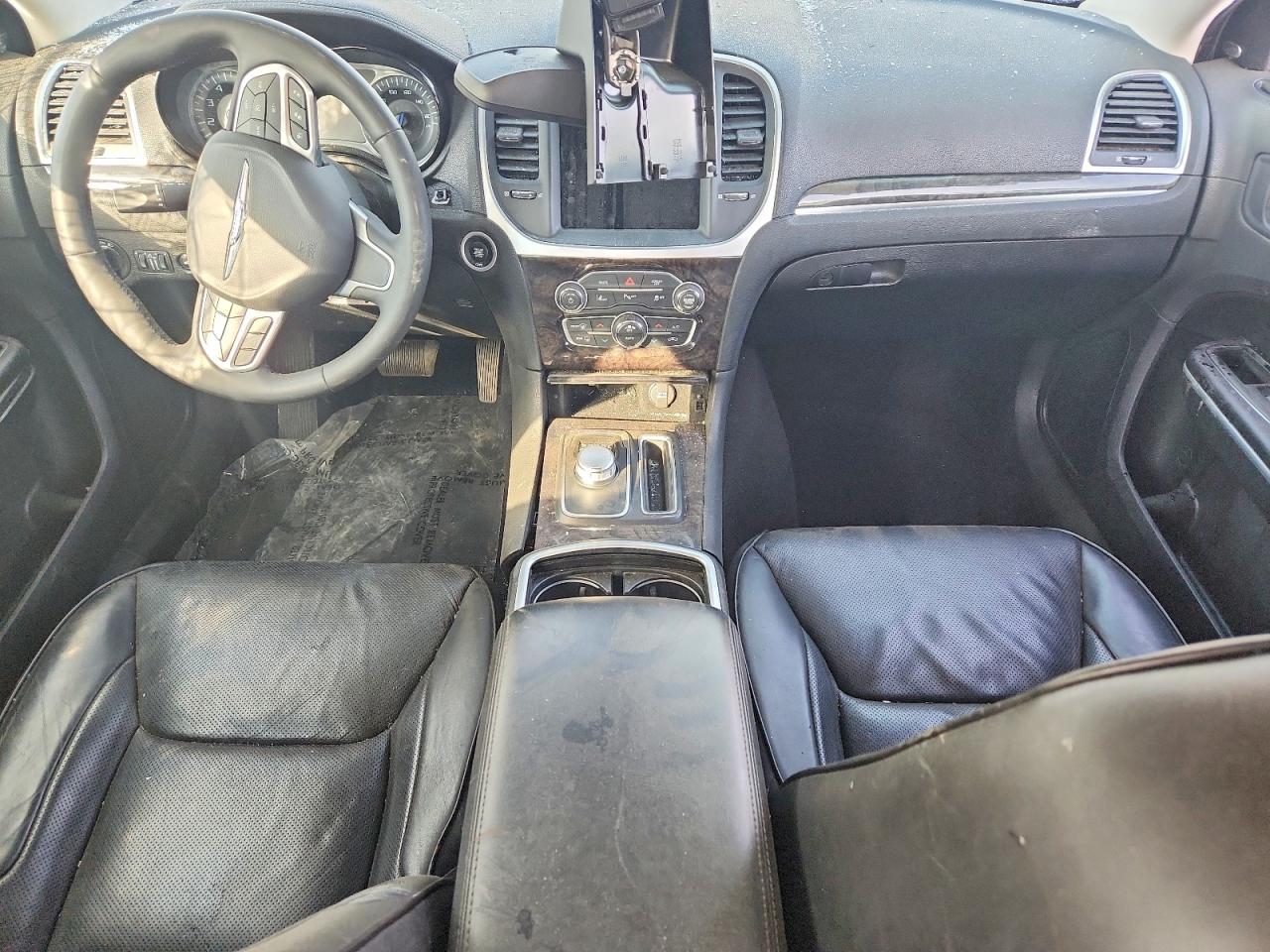 2023 Chrysler 300 VIN 2C3CCASG0PH538535 photo 8