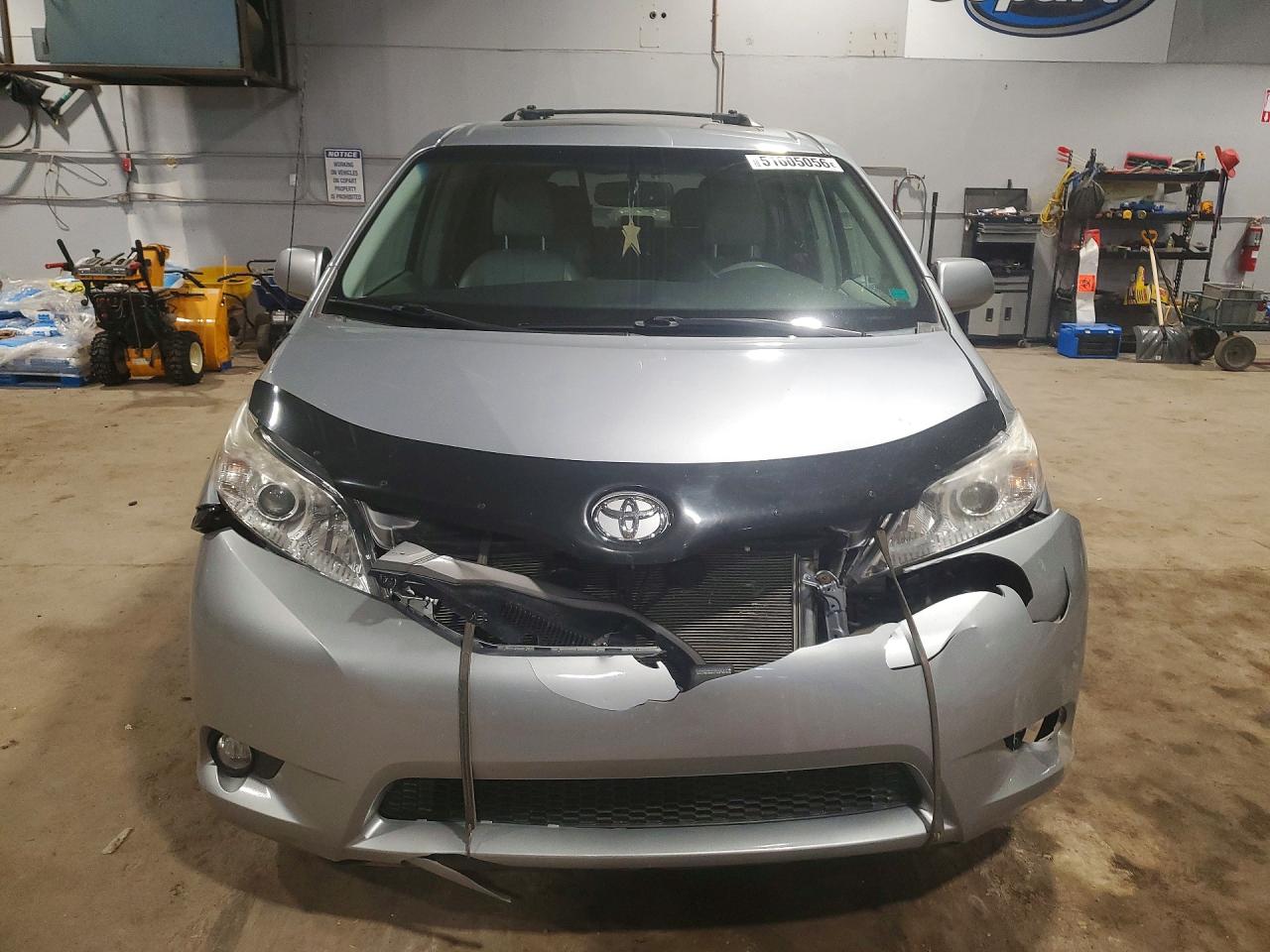 2014 Toyota Sienna VIN 5TDDK3DC8ES093341 photo 5