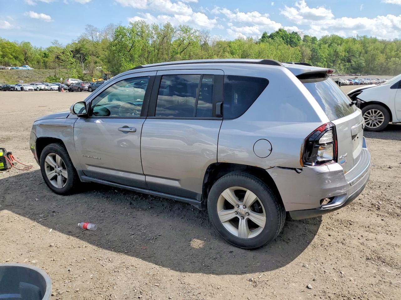 2015 JEEP Compass VIN 1C4NJDEB4FD162364 photo 2