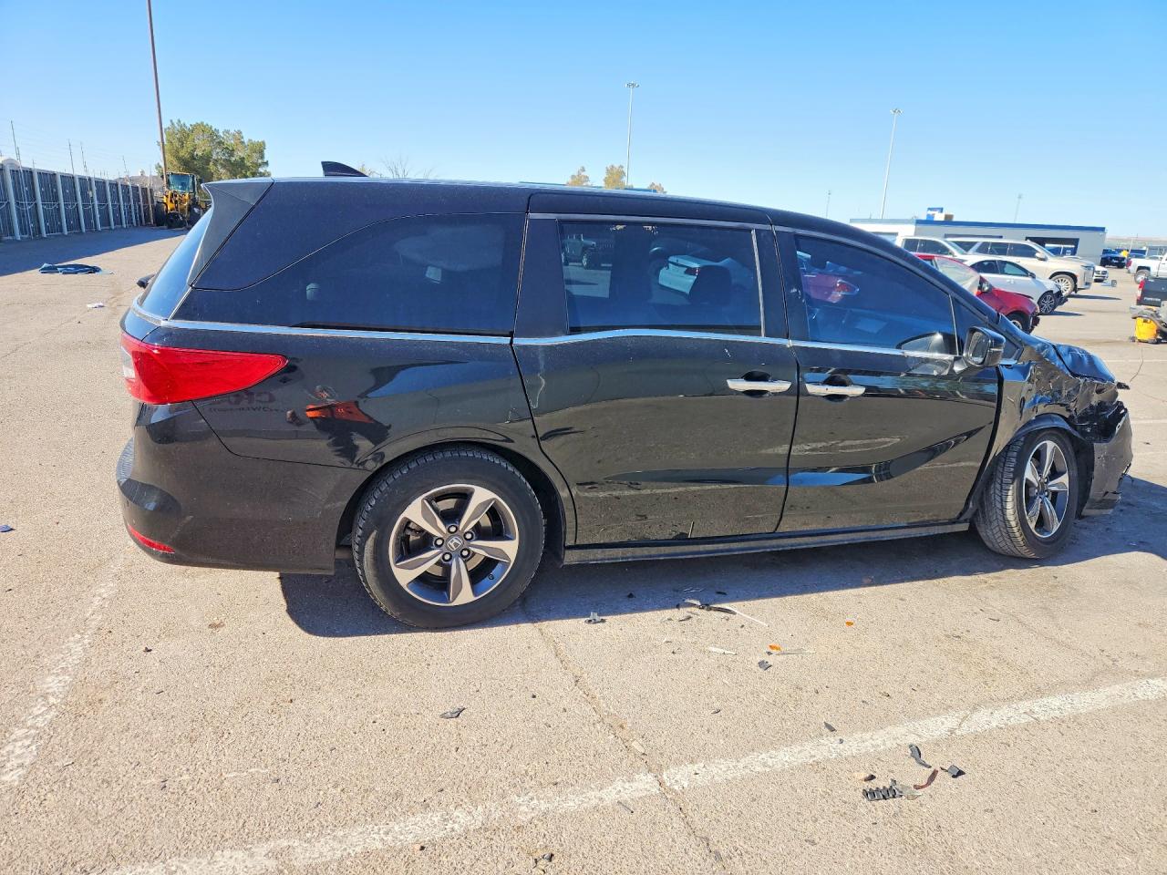 2018 Honda Odyssey VIN 5FNRL6H81JB028856 photo 3