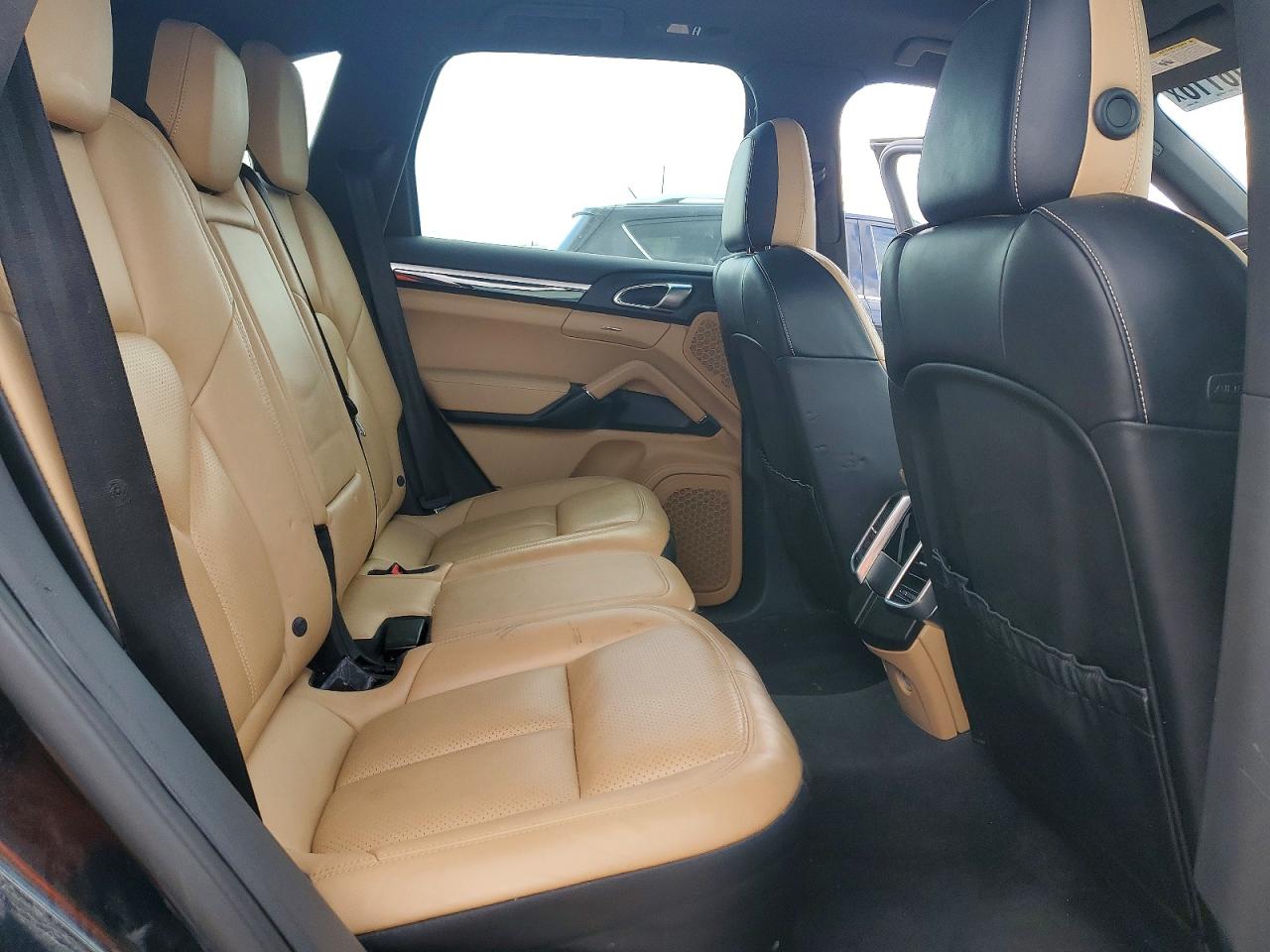 2016 Porsche Cayenne VIN WP1AF2A26GLA40525 photo 11