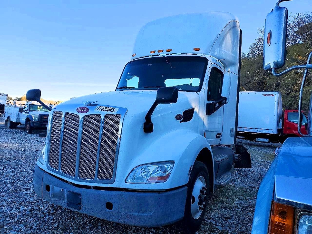 2017 PETERBILT All models VIN 1XPBA48X8HD428674 photo 2