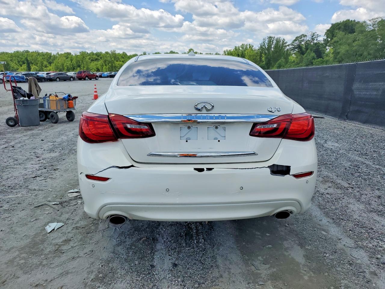 2018 Infiniti Q70 VIN JN1BY1AP9JM180160 photo 6