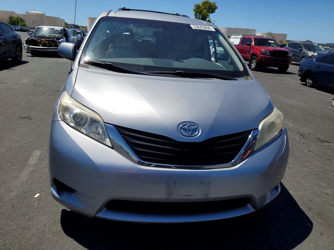 2014 Toyota Sienna VIN 5TDKK3DC4ES484459 photo 5