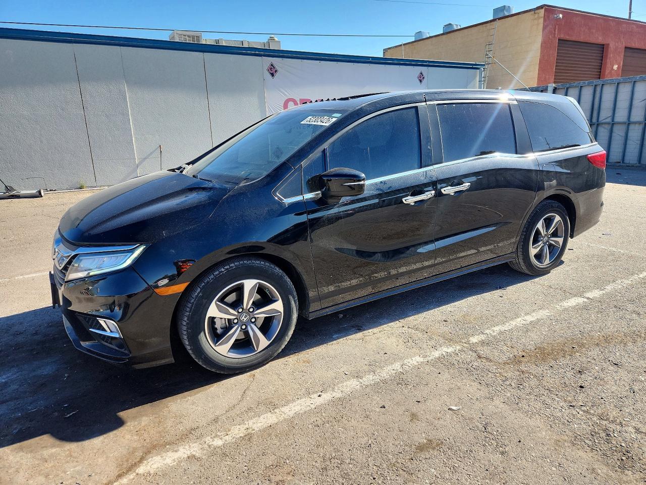 2018 Honda Odyssey VIN 5FNRL6H81JB028856 photo 1