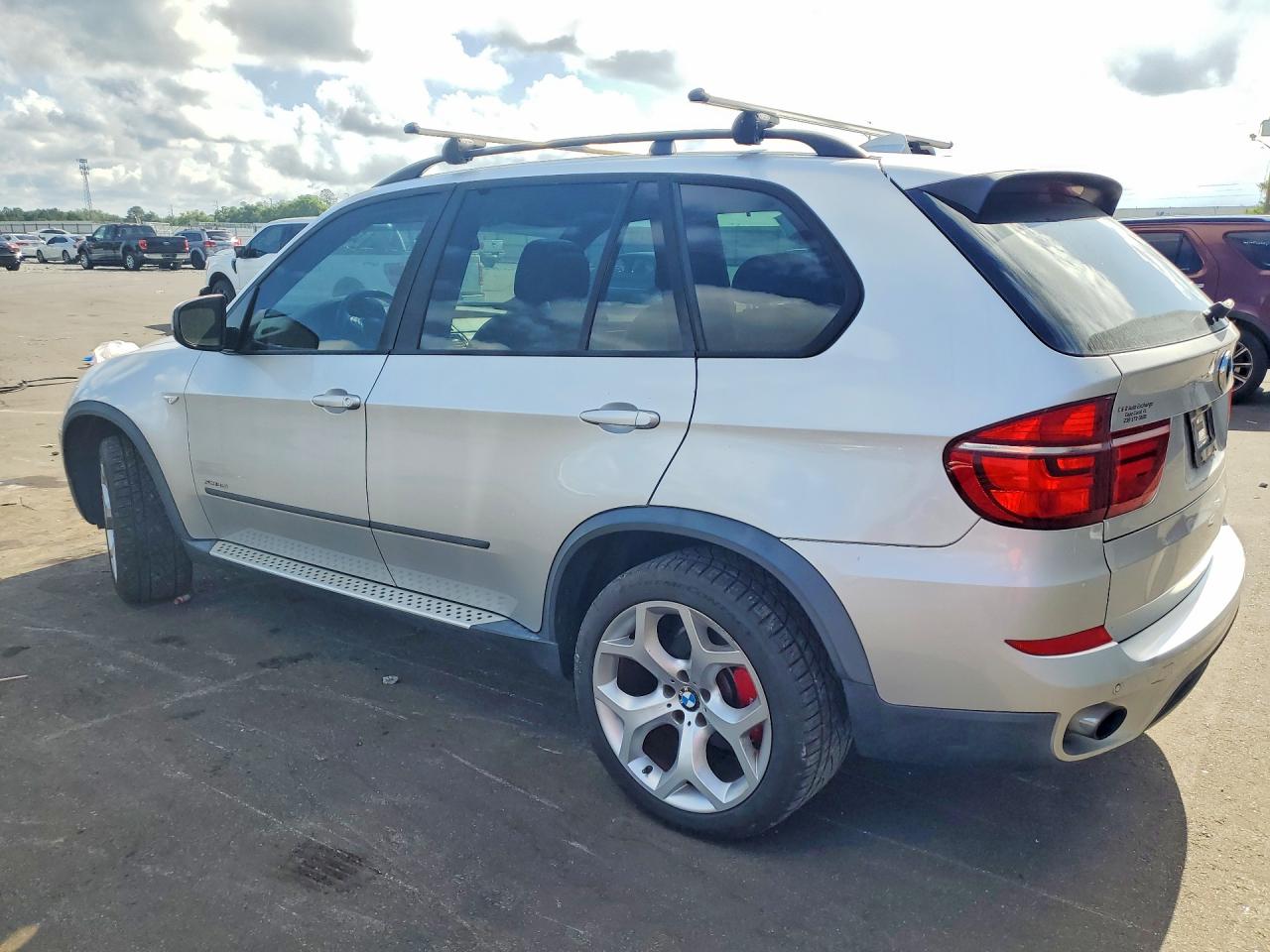 2011 BMW X5 VIN 5UXZV4C50BL741014 photo 2