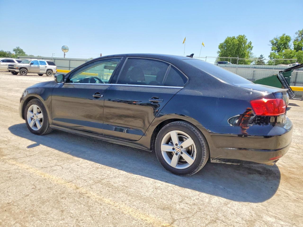 2014 Volkswagen Jetta VIN 3VWLL7AJXEM404574 photo 2