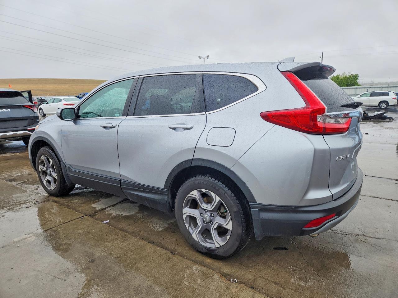 2018 Honda Crv VIN 7FARW2H53JE028111 photo 2