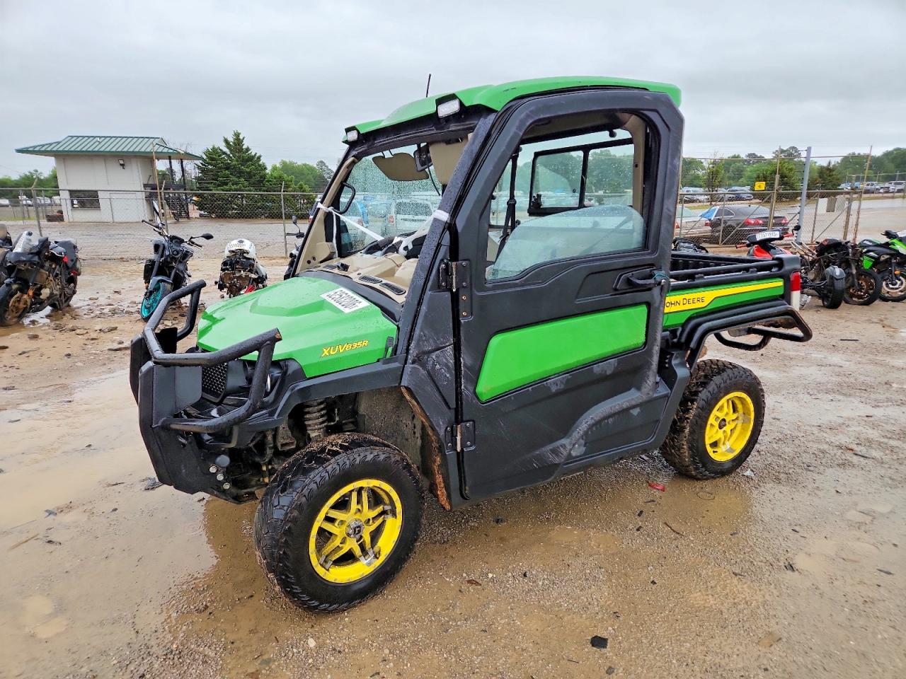 2024 JOHN Xuv835r VIN 1M0835RDCRM070534 photo 2