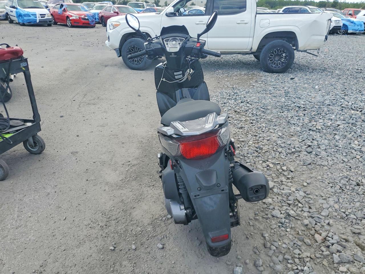 2014 KYMCO Scooter VIN RFBBFM295EB160559 photo 4