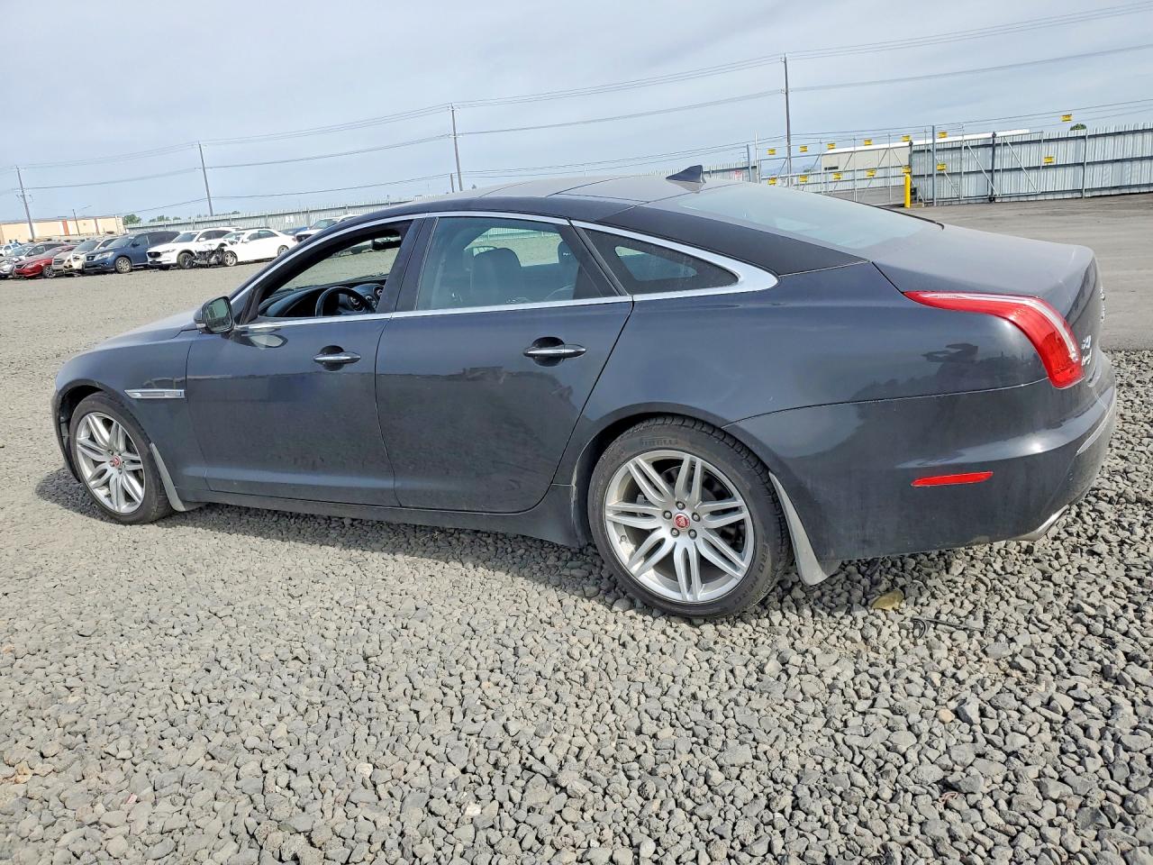 2015 Jaguar Xj VIN SAJXJ1CDXF8V79042 photo 2