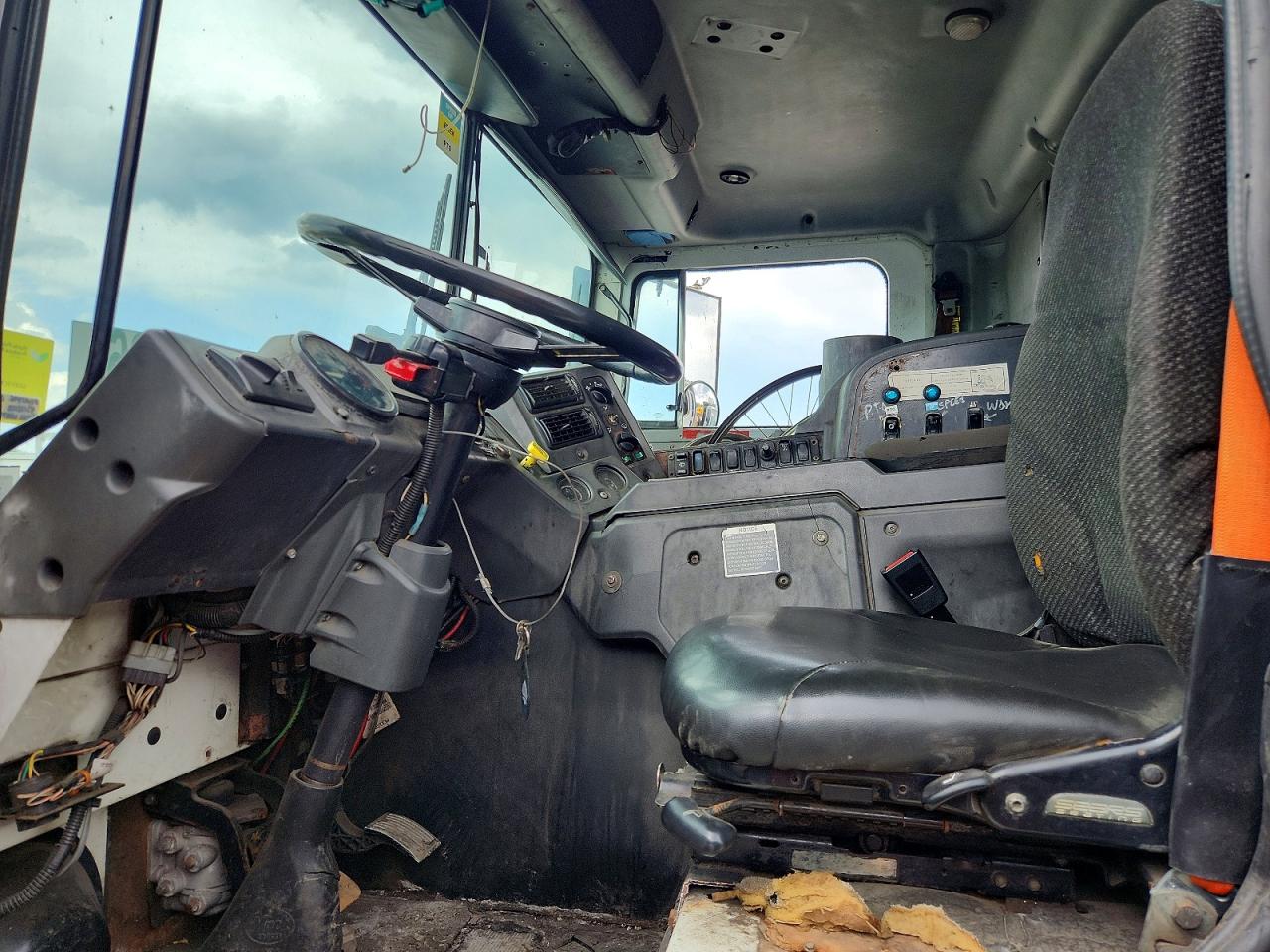 2011 MACK All other VIN 1M2AV02C8BM008450 photo 5