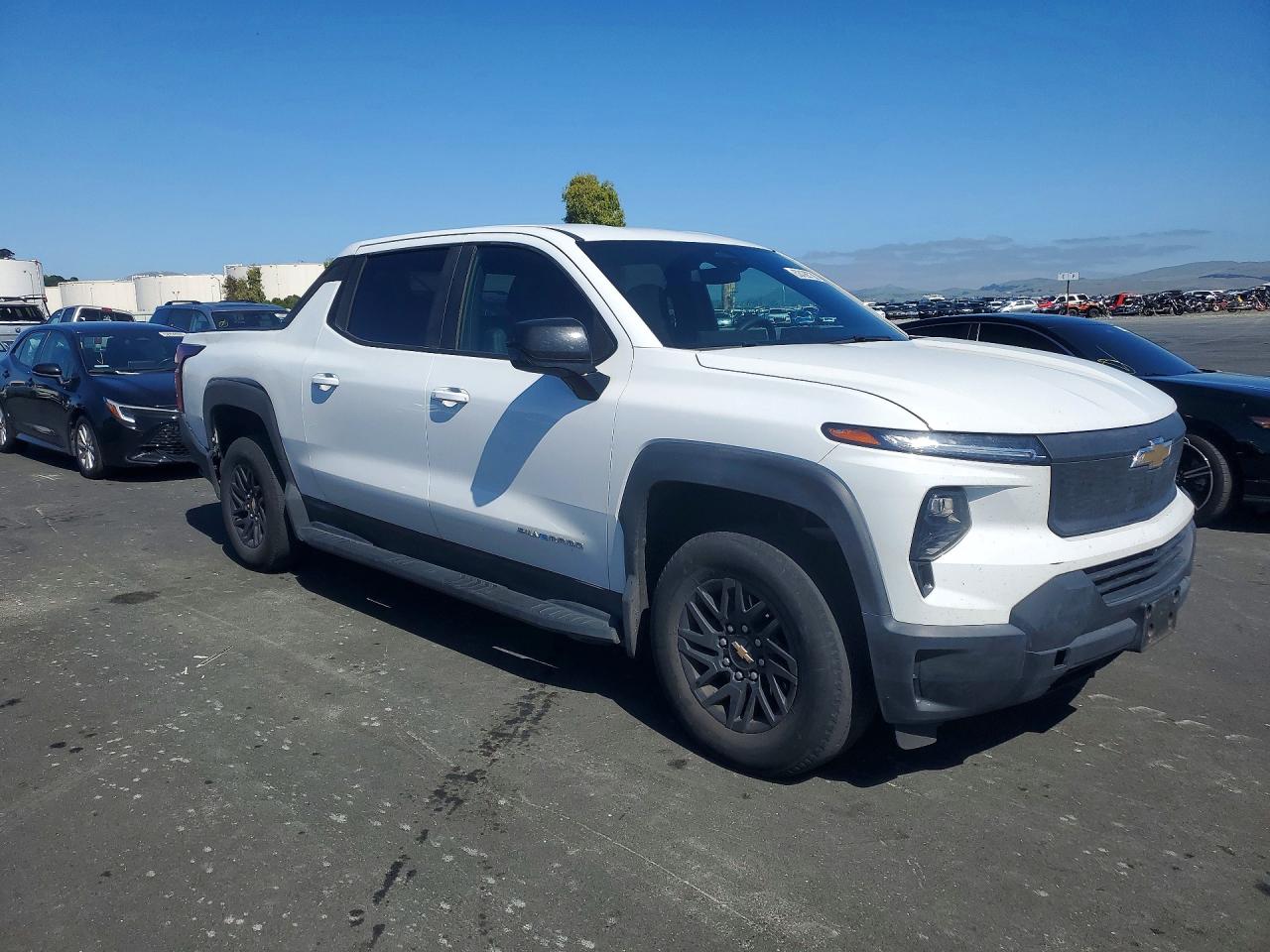 2024 CHEV All models VIN 1GC10VEL6RU201587 photo 4