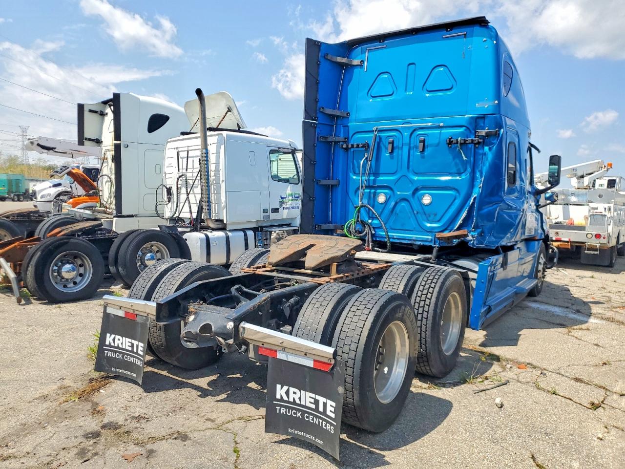 2020 FREIGHTLINER All other VIN 3AKJHHDR5LSLK0595 photo 4