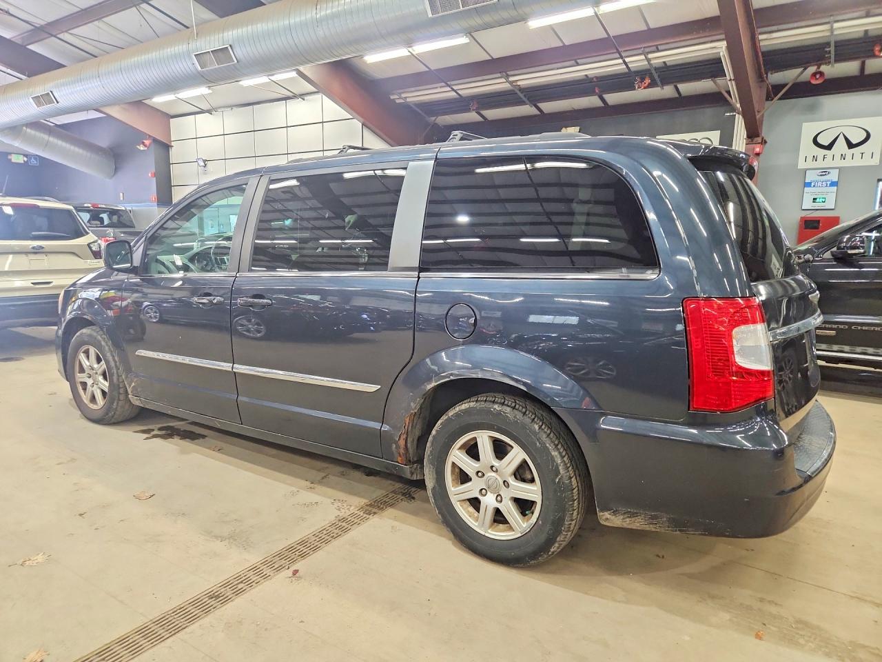 2013 Chrysler Minivan VIN 2C4RC1BG4DR594876 photo 2