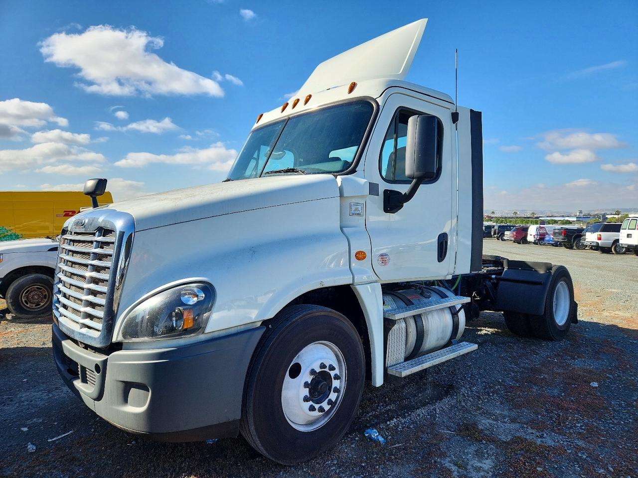 2018 FREIGHTLINER All other VIN 3AKBGDDV6JSJW6330 photo 2