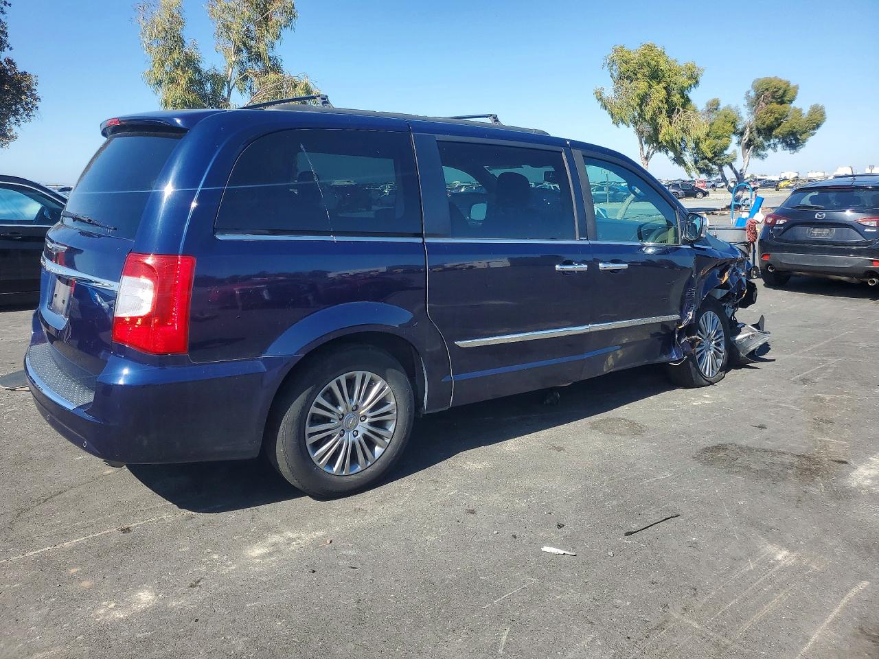 2014 Chrysler Minivan VIN 2C4RC1CGXER183160 photo 3
