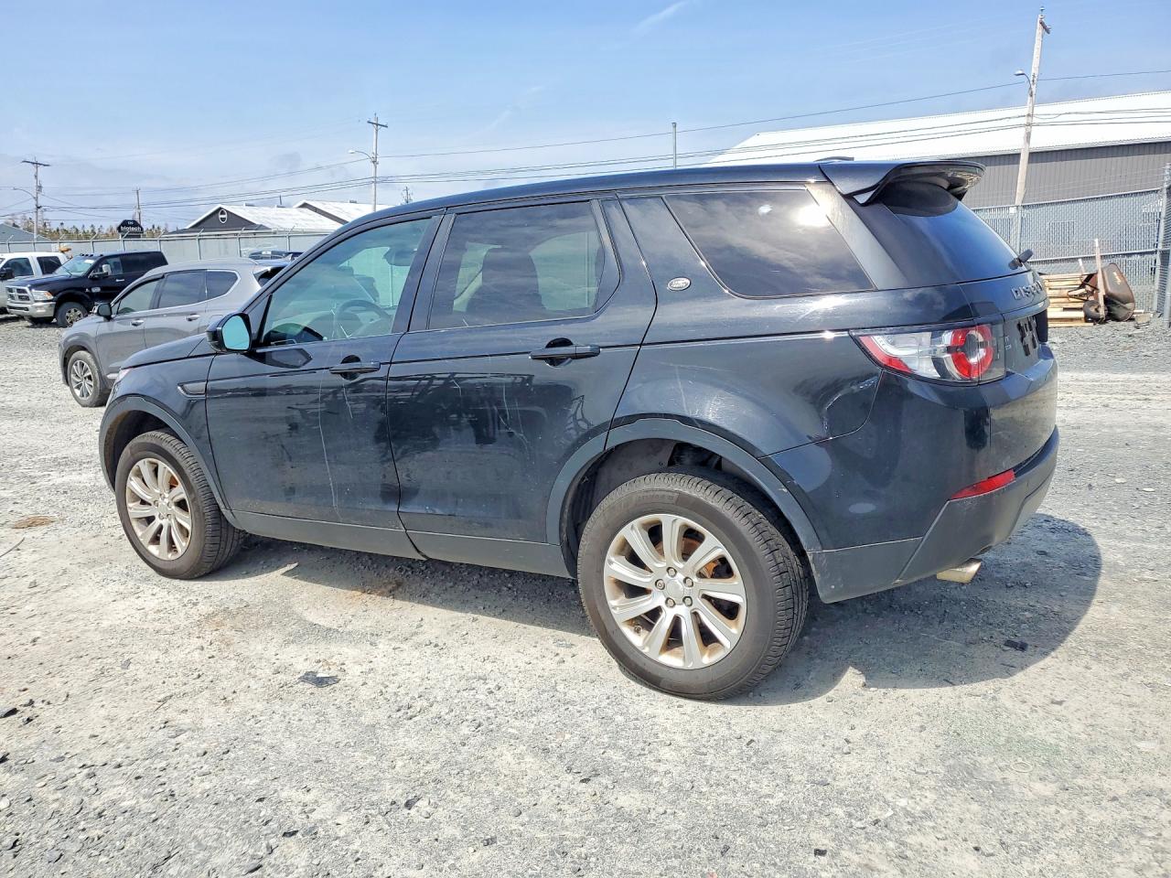2015 LAND Discovery VIN SALCP2BGXFH517310 photo 2