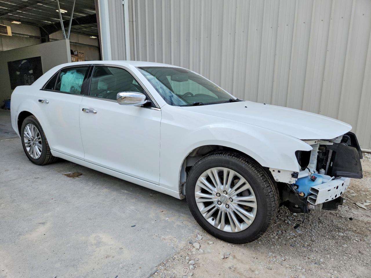 2014 Chrysler 300 VIN 2C3CCAKG3EH194485 photo 4