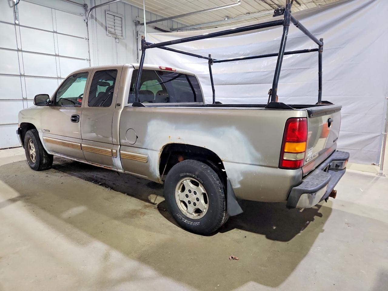 2002 Chevrolet All models VIN 2GCEK19T221292650 photo 2
