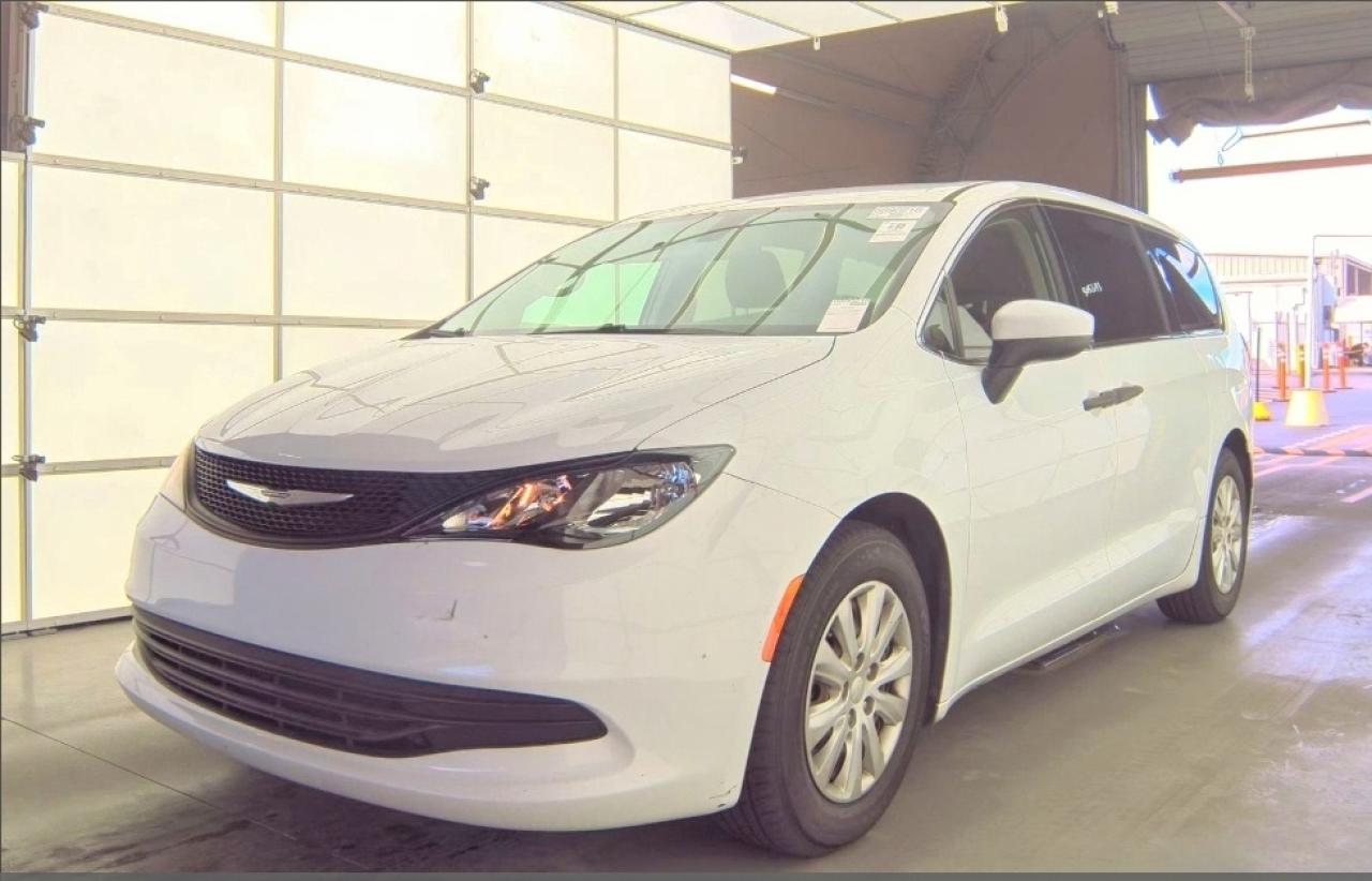 2020 Chrysler Minivan VIN 2C4RC1AG8LR244215 photo 2