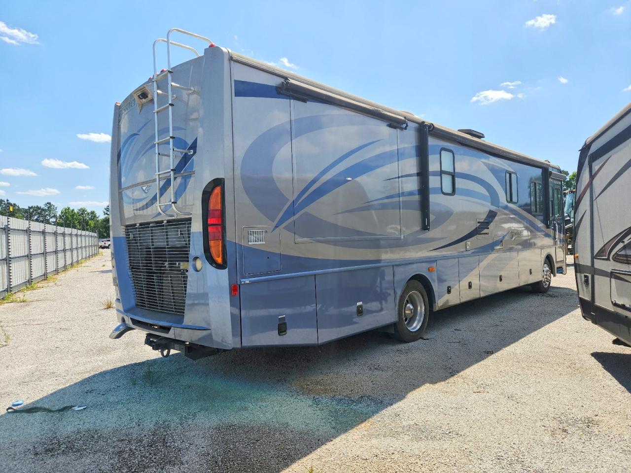 2007 FLEETWOOD All models VIN 4UZACJDCX7CY60417 photo 4