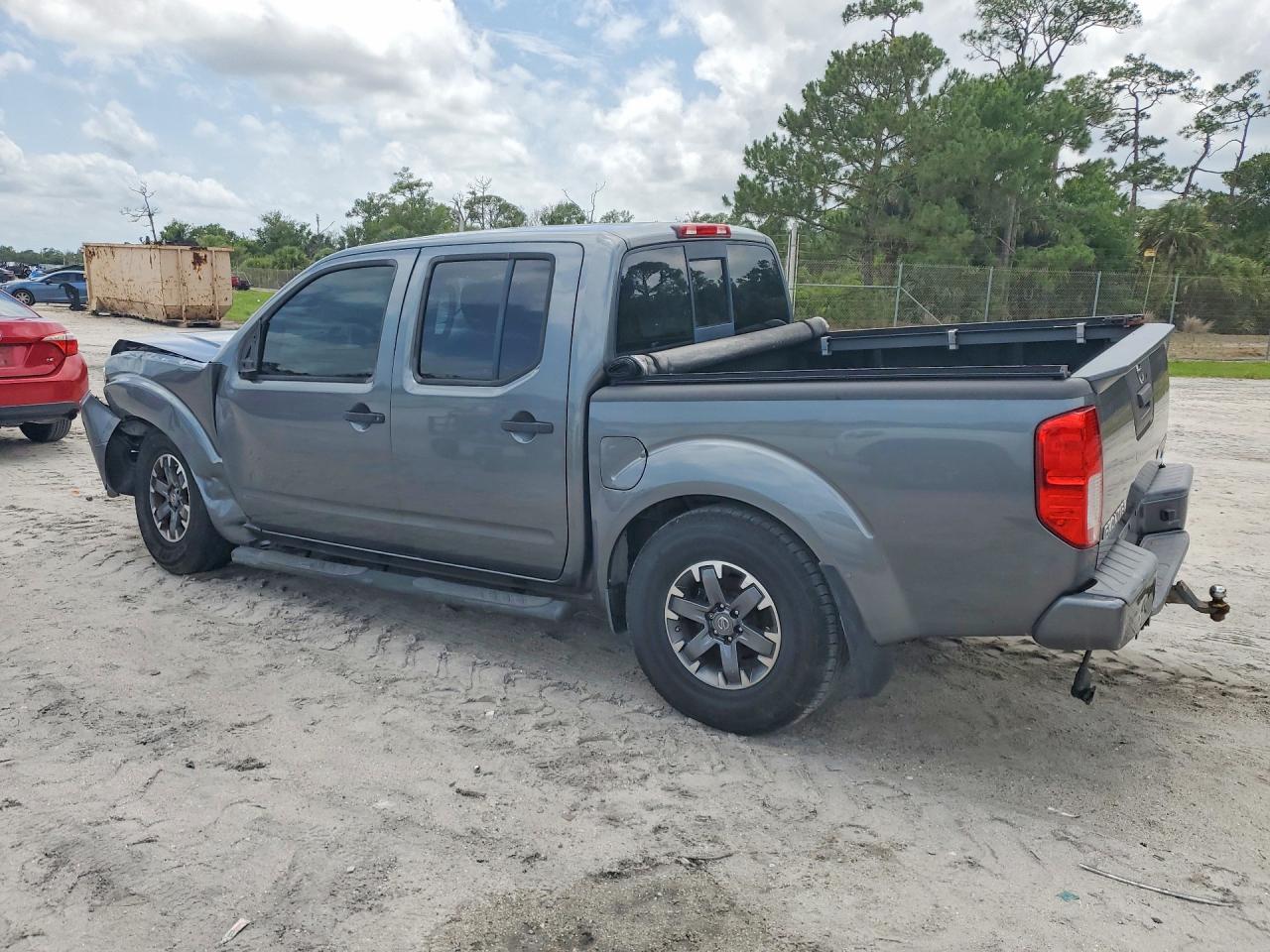 2018 Nissan Frontier VIN 1N6DD0ER7JN718000 photo 2