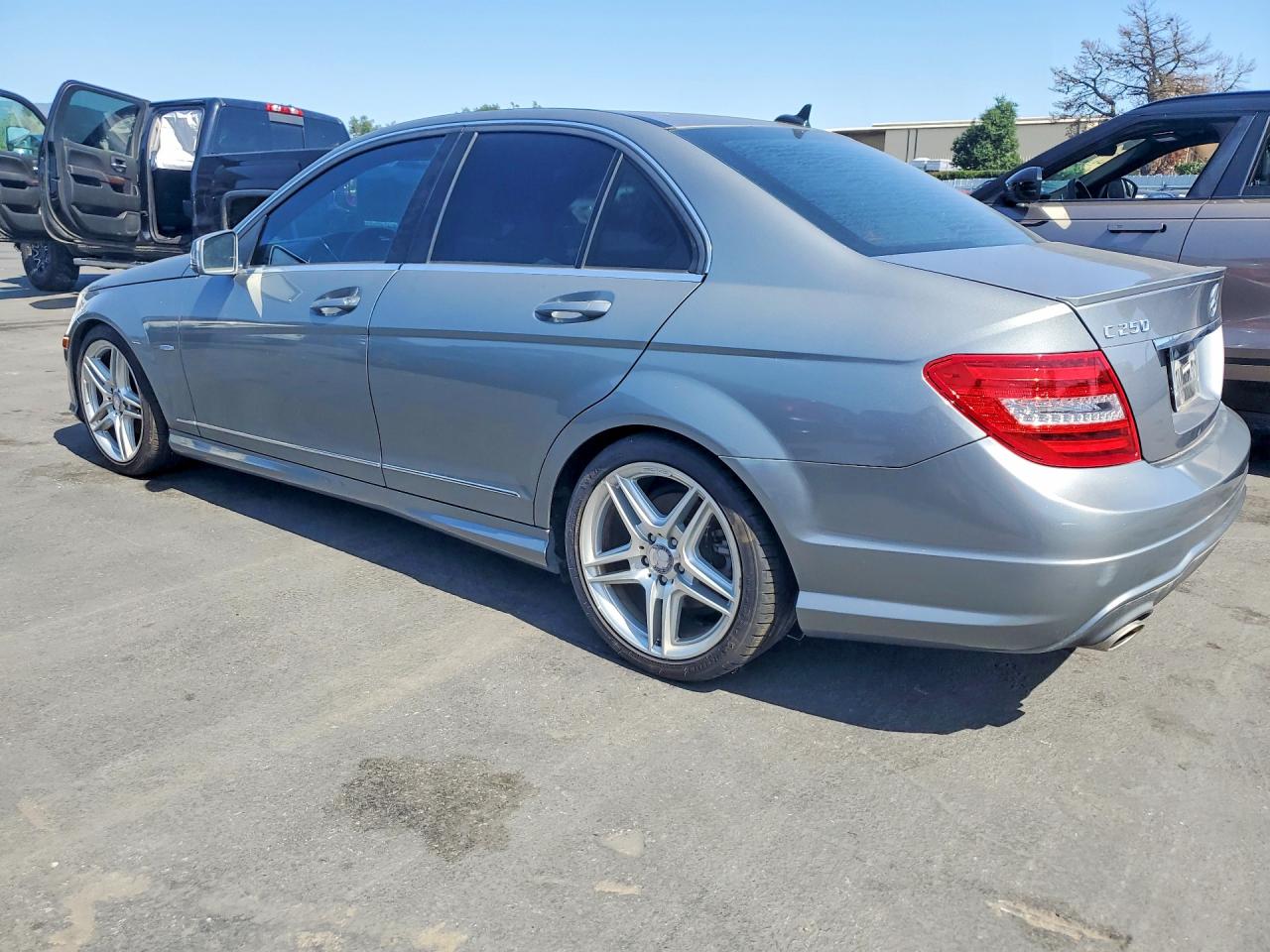2012 Mercedes-Benz C class VIN WDDGF4HB3CR214559 photo 2