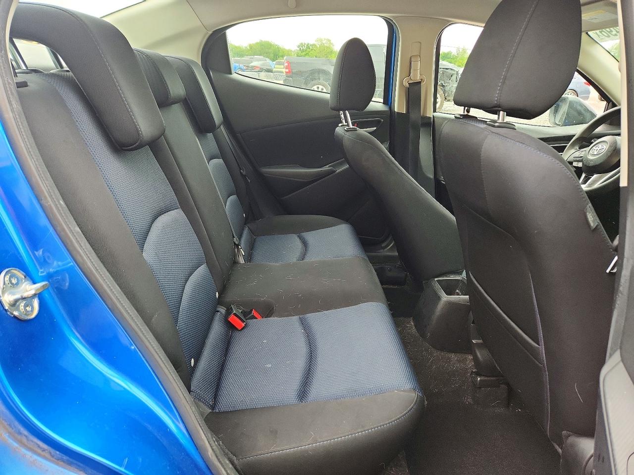 2017 Toyota Yaris VIN 3MYDLBYV9HY185821 photo 10