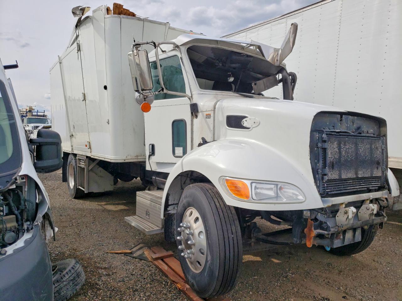 2022 PETERBILT All models VIN 2NP2HM6X4NM767642 photo 4