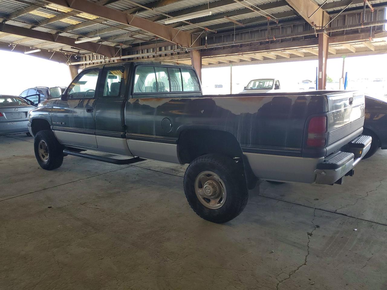 1996 Dodge Ram 2500 VIN 1B7KF23W0TJ121533 photo 2