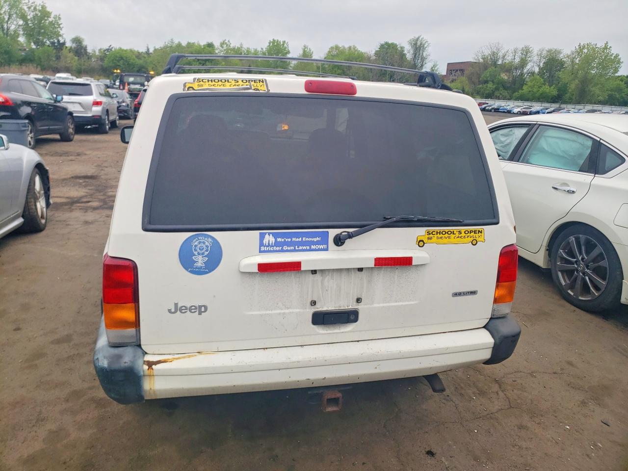 2001 Jeep Cherokee VIN 1J4FF48S11L570718 photo 6