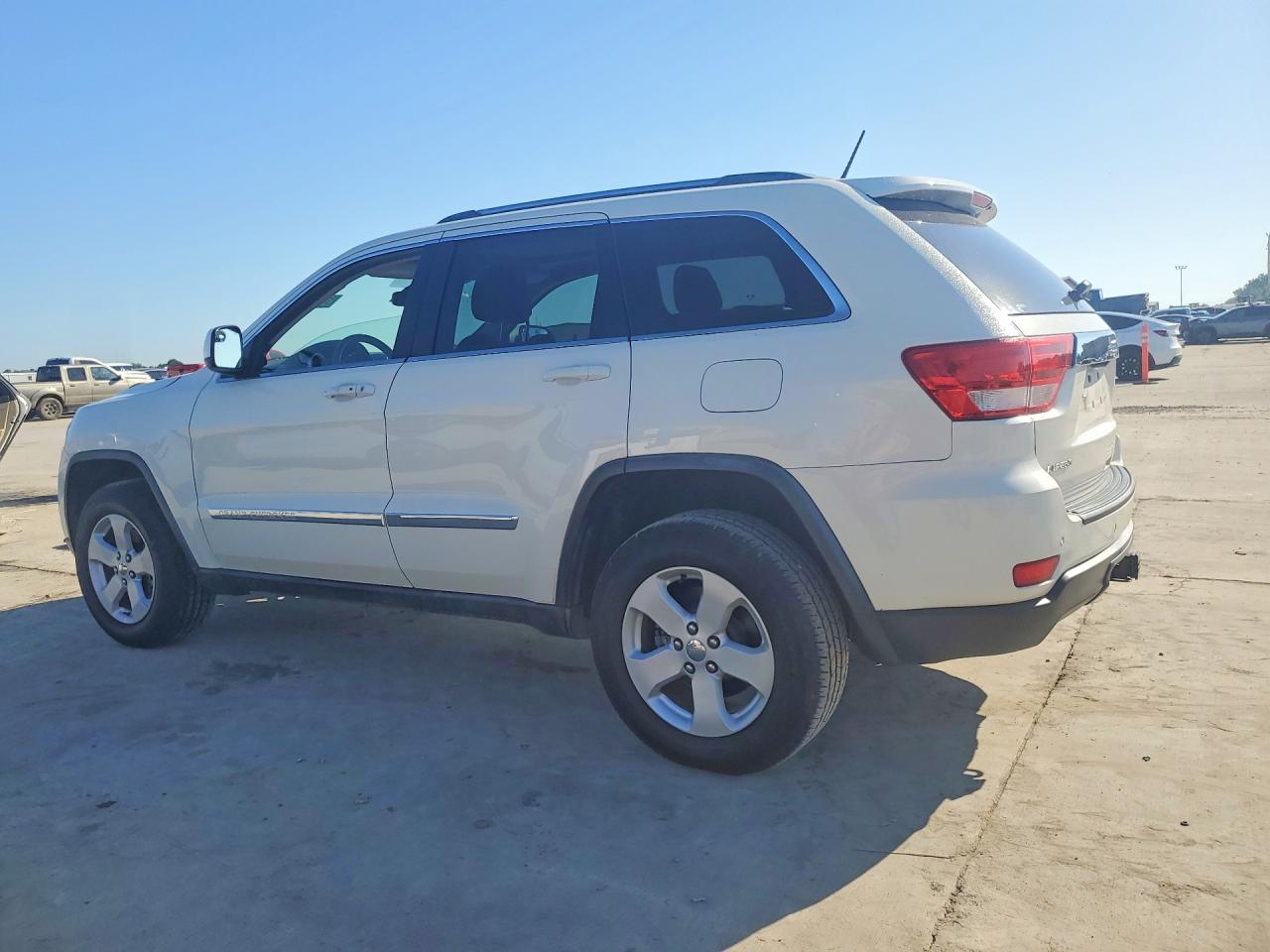 2011 Jeep Cherokee VIN 1J4RS4GG7BC582900 photo 2