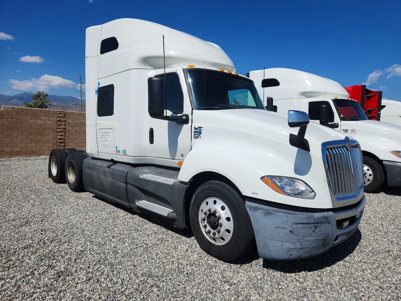 2019 International All other VIN 3HSDZAPR4KN179730 photo 1