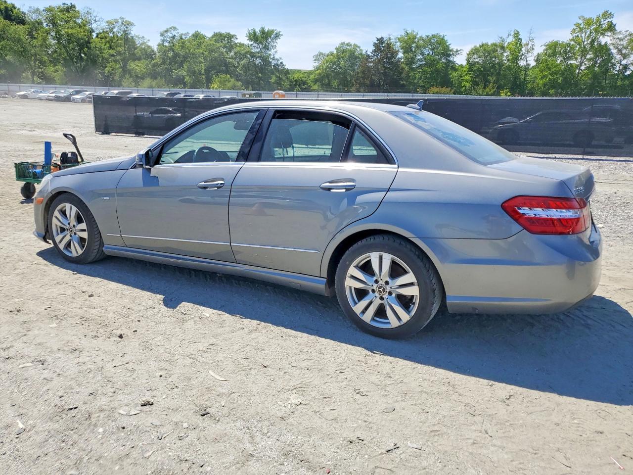 2011 Mercedes-Benz E-class VIN WDDHF2EBXBA451057 photo 2