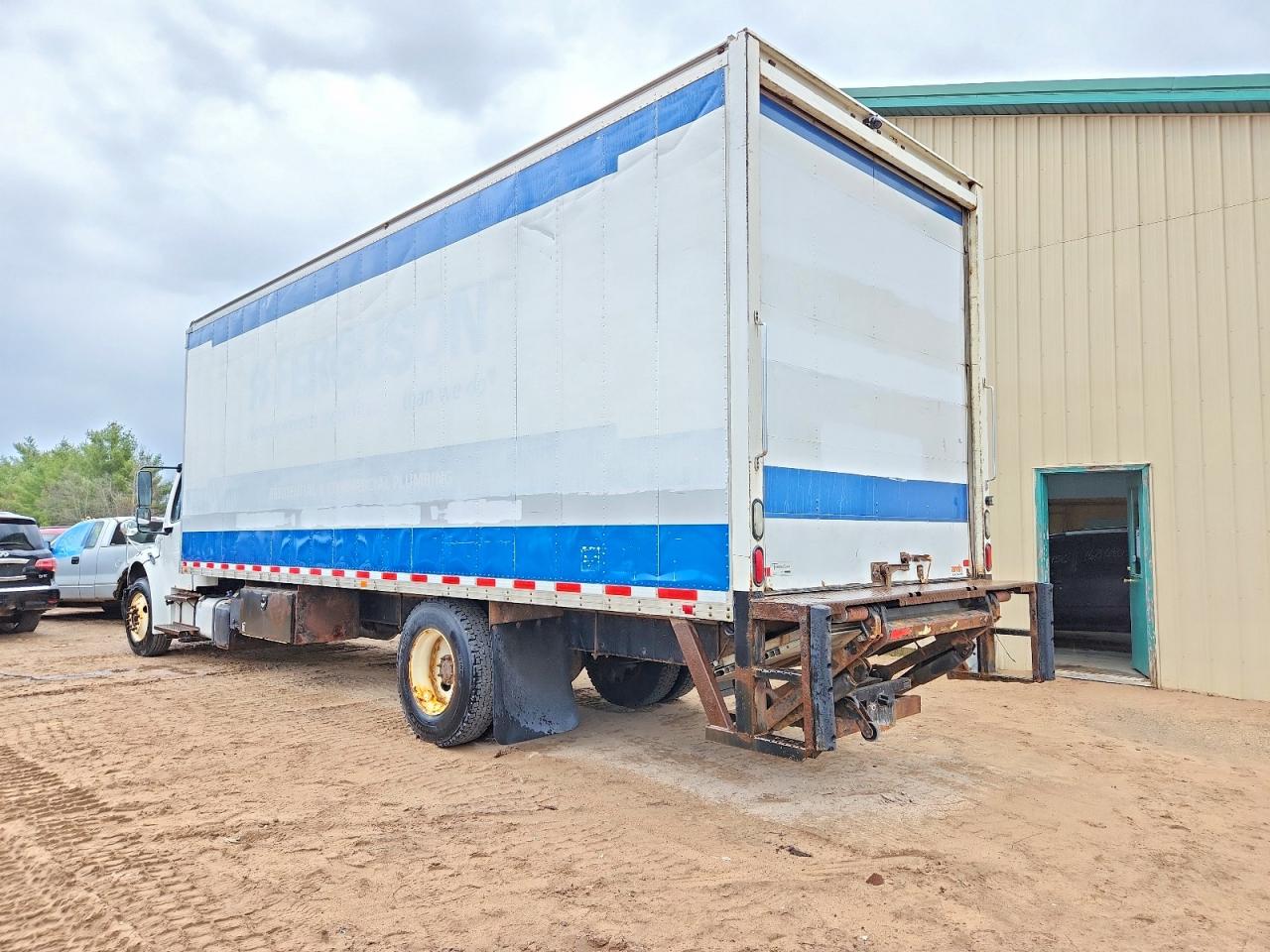 2017 FREIGHTLINER All other VIN 1FVACWDUXHHJB9764 photo 4