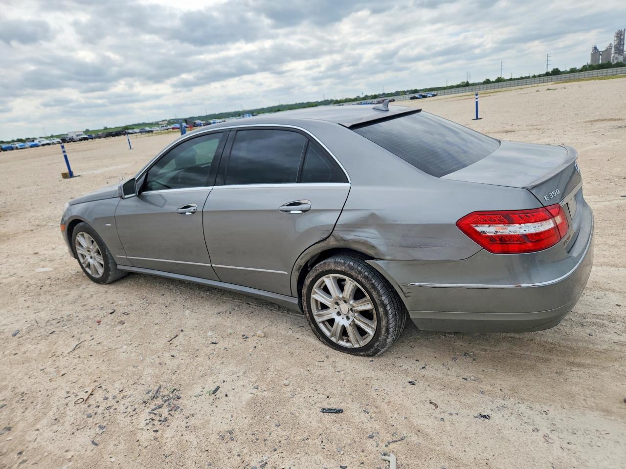 2012 Mercedes-Benz E-class VIN WDDHF5KB1CA588699 photo 2