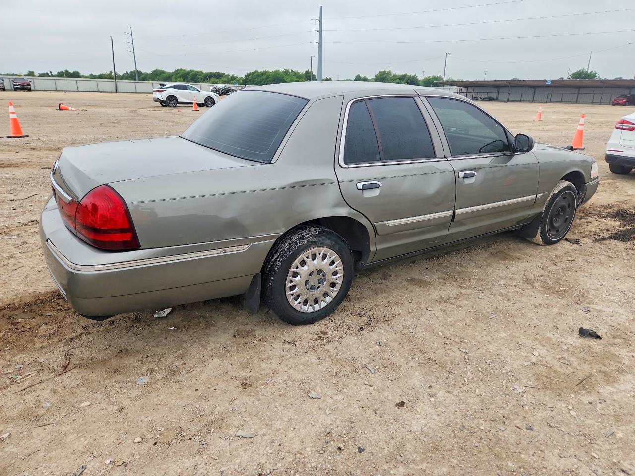 2003 Mercury Grmarquis VIN 2MEFM74W73X667738 photo 3